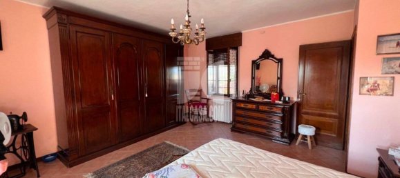2 Schlafzimmer Wohnung in Curtatone, Italy, Nr. 353824 3