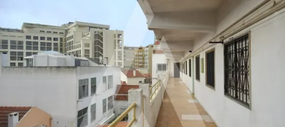 Дуплекс с 3 спальнями в Кошта да Капарика, Португалия № 30475 36