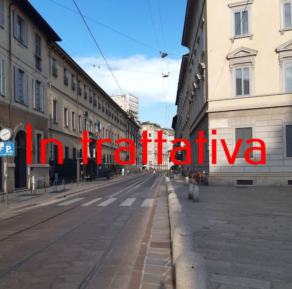 5 rooms Apartment in Milan, Italy No. 245889