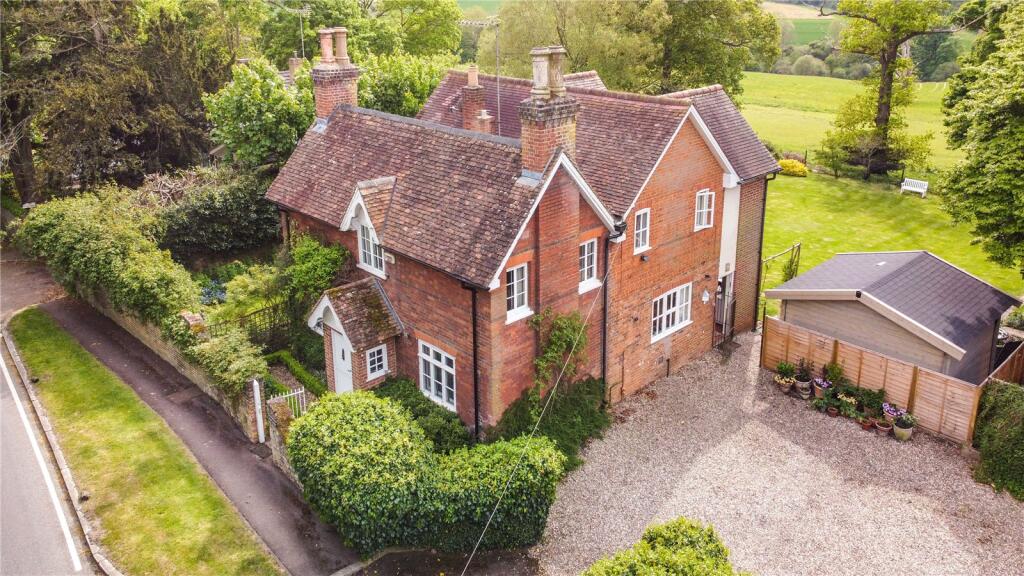 Дом с 4 спальнями в Эссендон, Великобритания № 6540