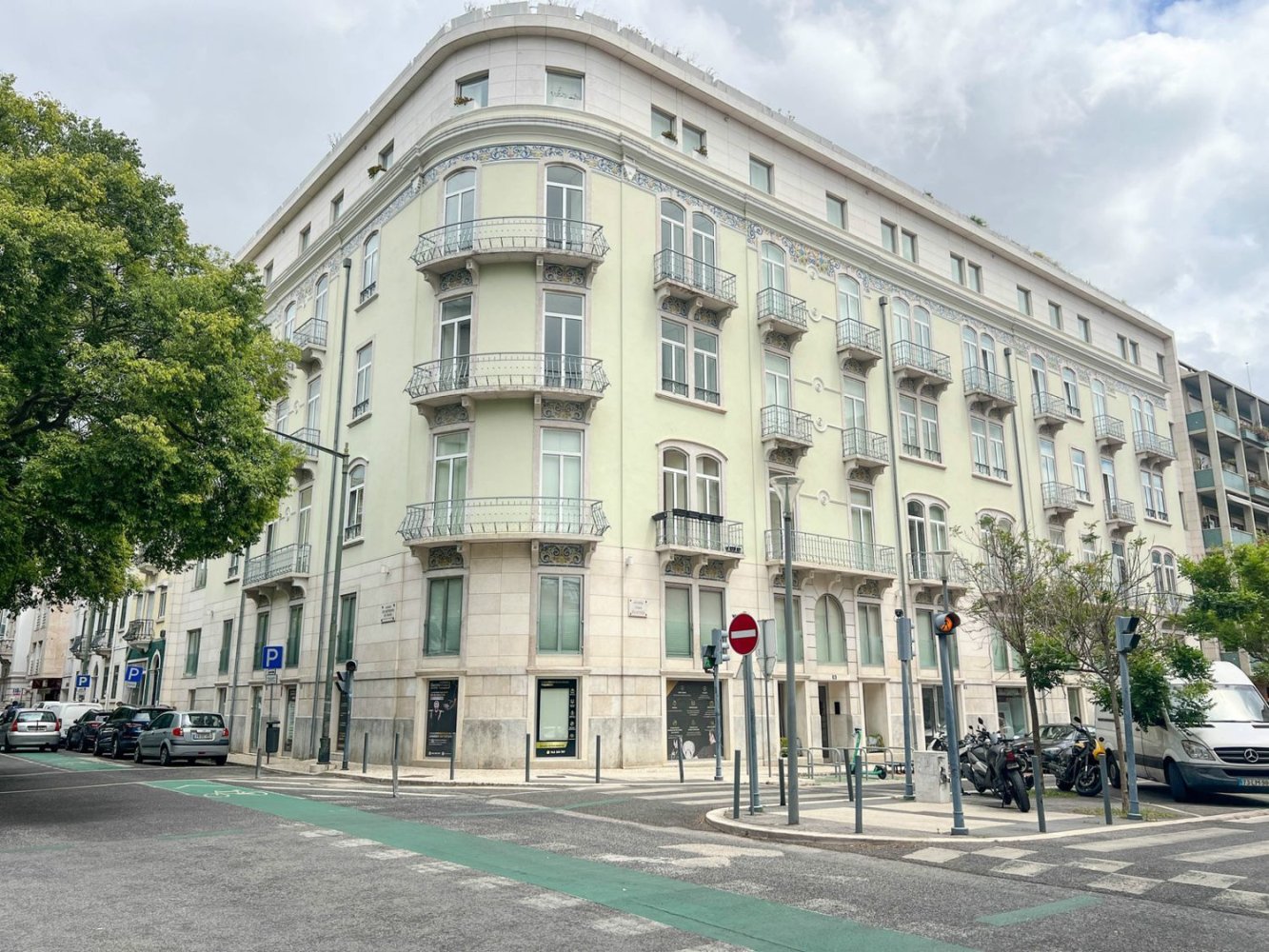 2 bedrooms Apartment in Lisbon, Portugal No. 157505