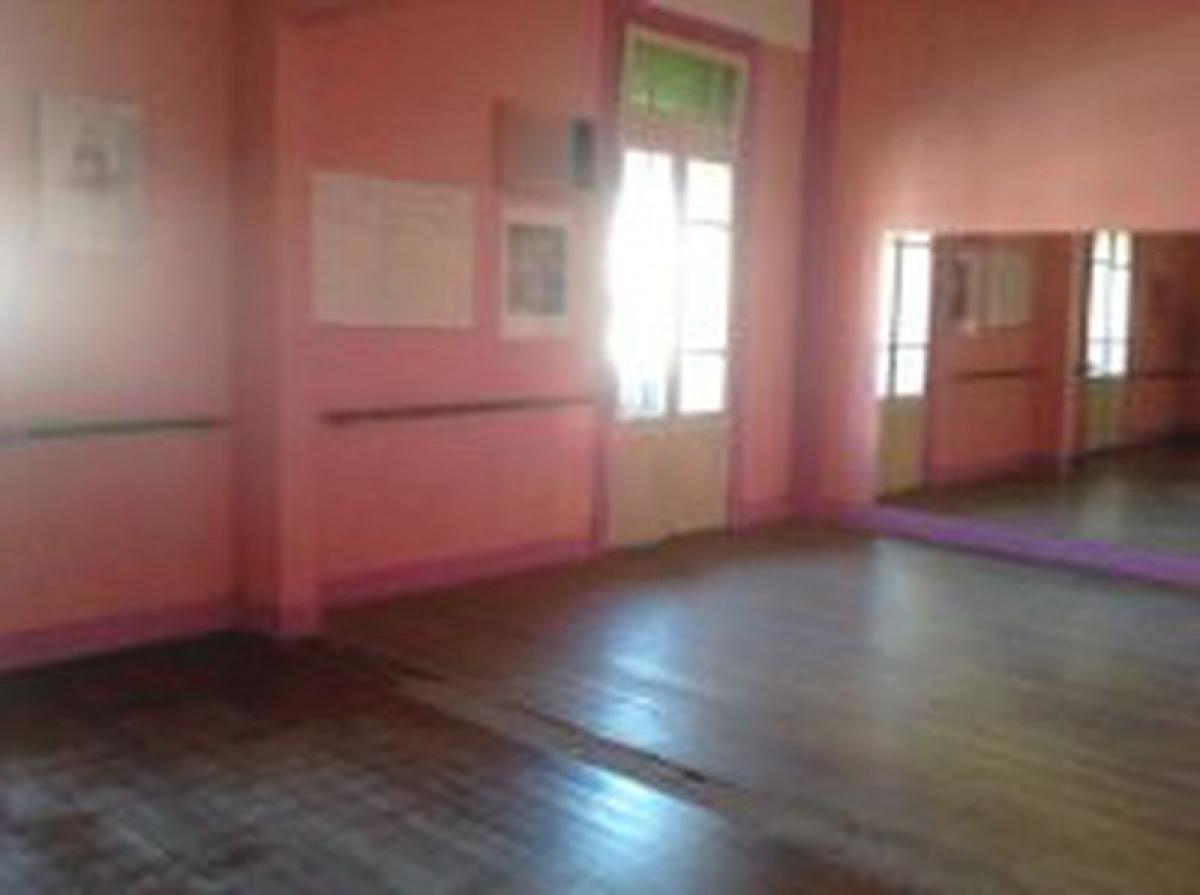 5 bedrooms Office in Lanus, Argentina No. 28338