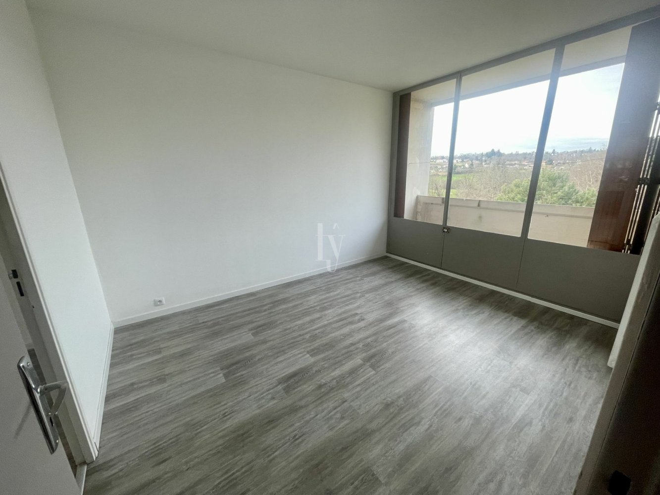 2 bedrooms Apartment in Limoges, France No. 100918