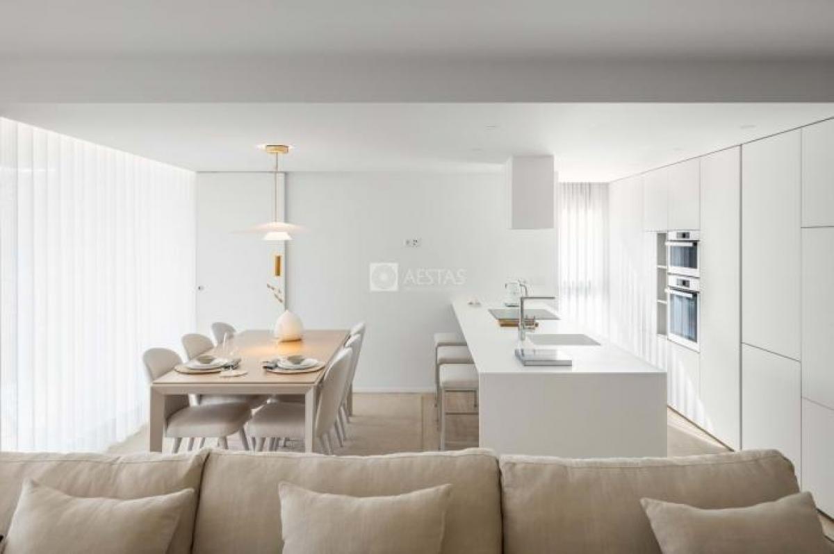 3 bedrooms Apartment in Porto, Portugal No. 4124