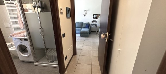 2 Schlafzimmer Wohnung in Saronno, Italy, Nr. 363526 11