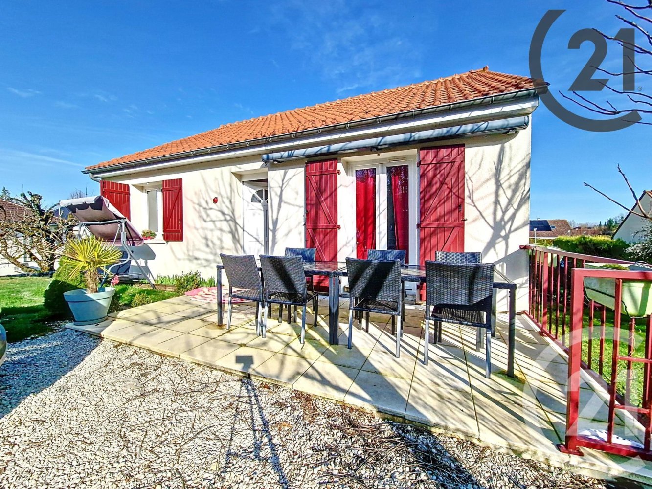 Villa de 3 dormitorios en Saint-Julien-les-Villas, France No. 81259