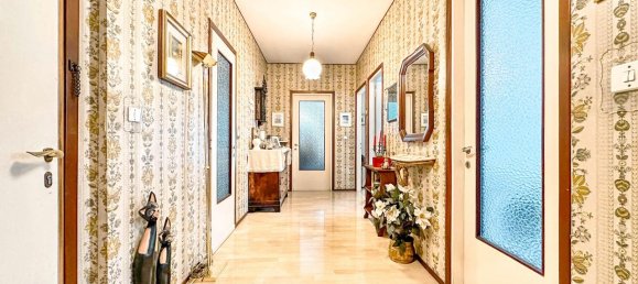 2-salle Appartement à Borgosesia, Italy No. 238187 10