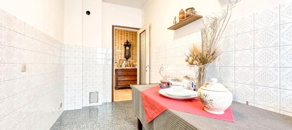 2-salle Appartement à Borgosesia, Italy No. 238187 16