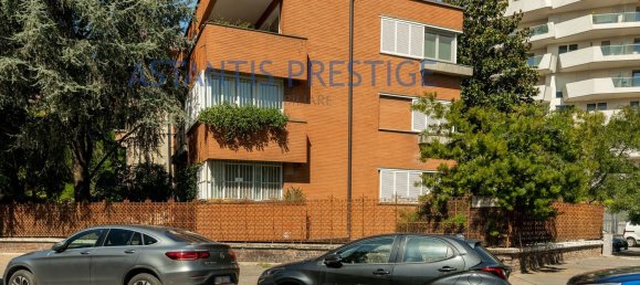 4 bedrooms Apartment in Milan, Italy No. 362666 25