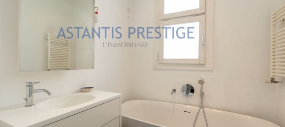 4 bedrooms Apartment in Milan, Italy No. 362666 16