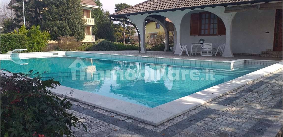 3 bedrooms Villa in Verderio, Italy No. 391490
