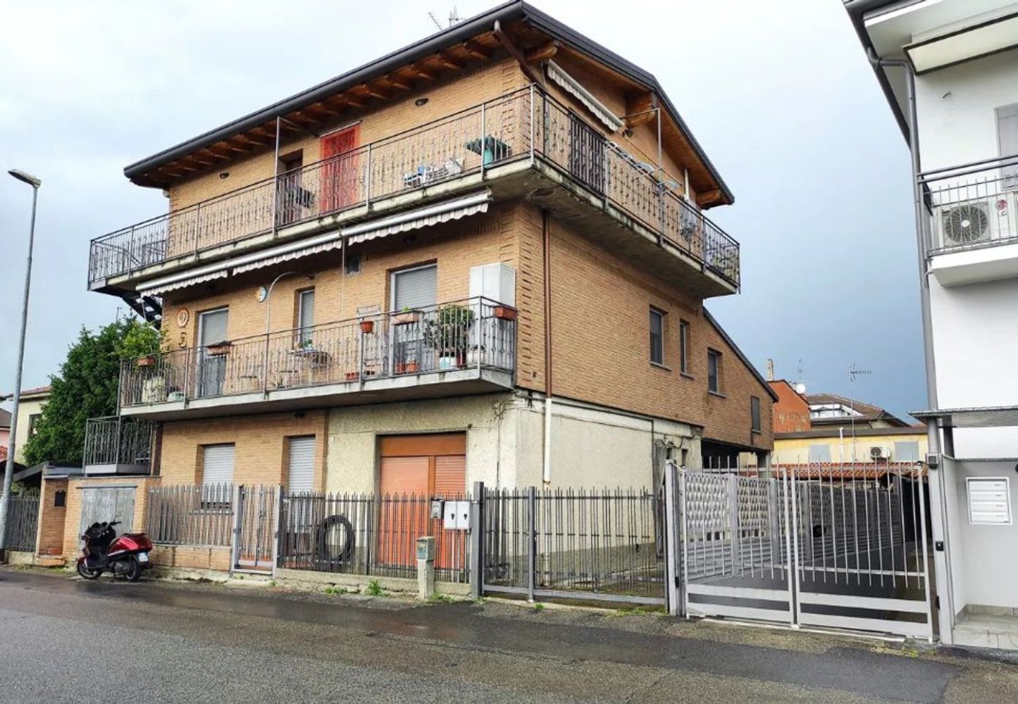Apartamento de 4 habitaciónes en Cesano Maderno, Italy No. 8537