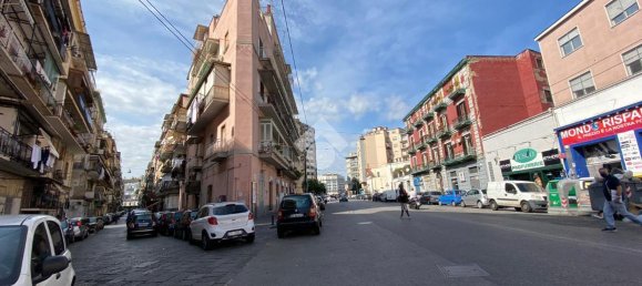 2 rooms Apartment in Naples, Italy No. 104114 2