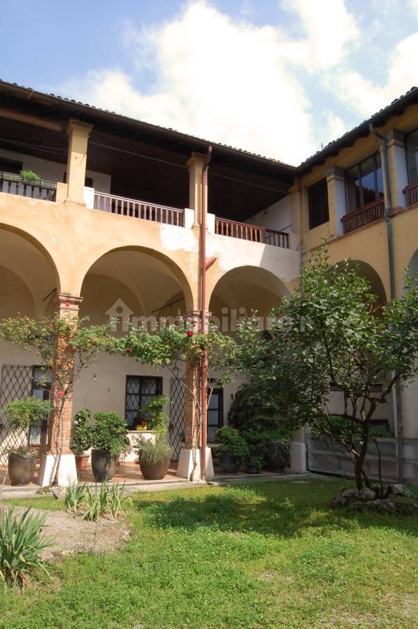 3 bedrooms Apartment in Lambrugo, Italy No. 366984