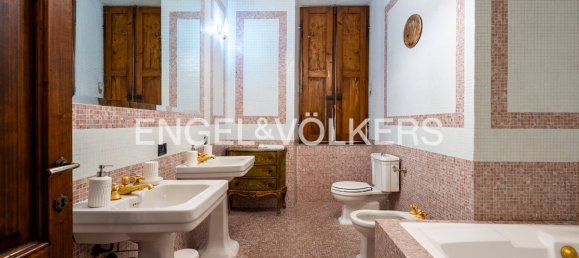 3 bedrooms Apartment in Florence, Italy No. 131933 31