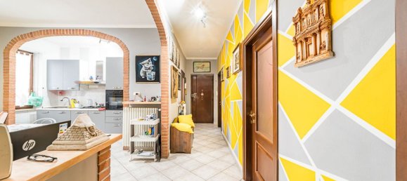 Квартира с 4 комнатами в Бра, Италия № 93011 2