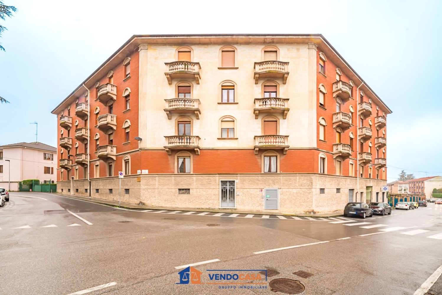 Квартира с 4 комнатами в Бра, Италия № 93011