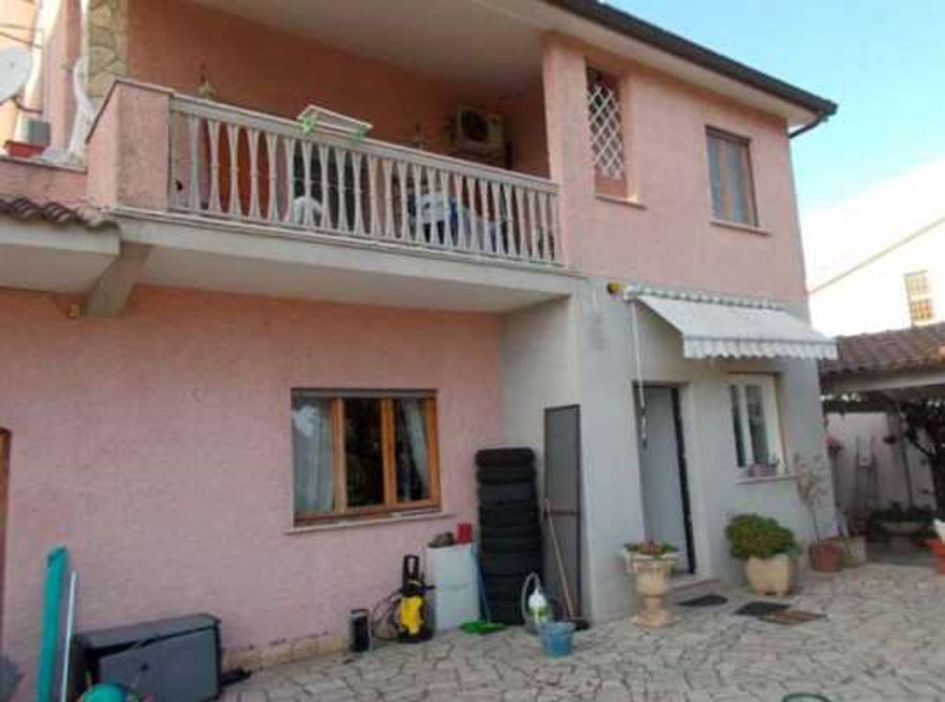 Apartamento de 8 habitaciónes en Ardea, Italy No. 194456