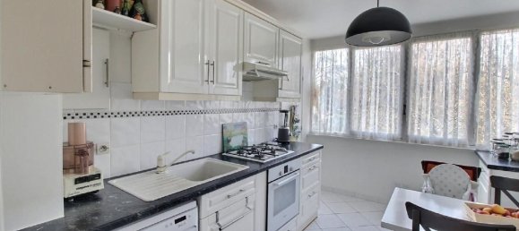 3 bedrooms Apartment in Fontenay-le-Fleury, France No. 188589 3