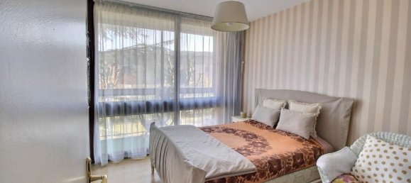 3 bedrooms Apartment in Fontenay-le-Fleury, France No. 188589 4