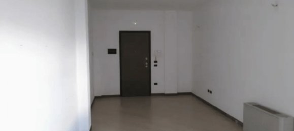 312m² Commercial property in Latiano, Italy No. 381333 6