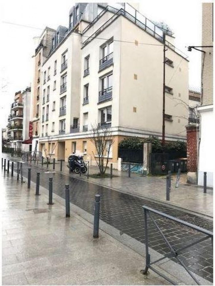 2 bedrooms Condo in Les Lilas, France No. 24908