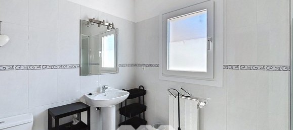 3 bedrooms House in Arenas, Spain No. 131051 17