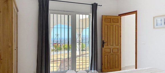 3 bedrooms House in Arenas, Spain No. 131051 16