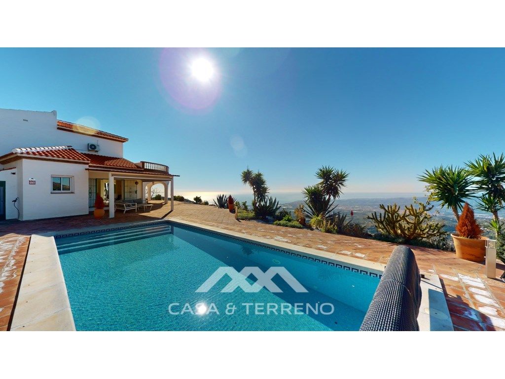 3 bedrooms House in Arenas, Spain No. 131051