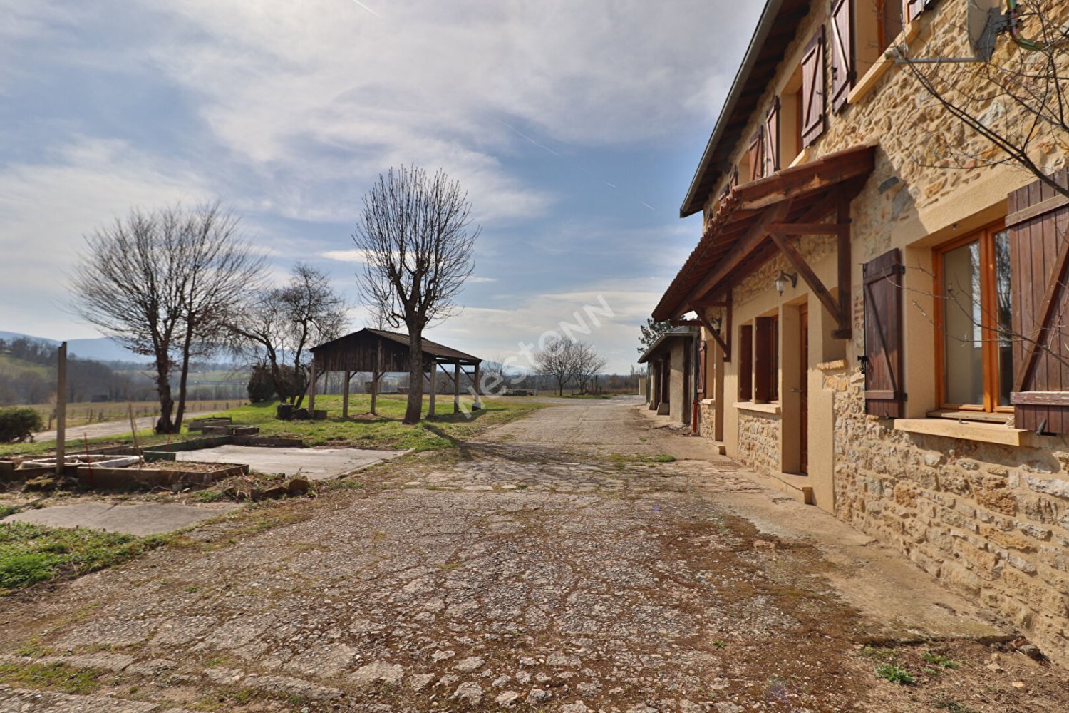 Casa de 4 dormitorios en Bully, France No. 198160