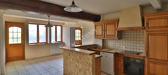 Casa de 4 dormitorios en Bully, France No. 198160 5