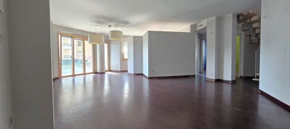 4 bedrooms Duplex in Pescara, Italy No. 372145 4
