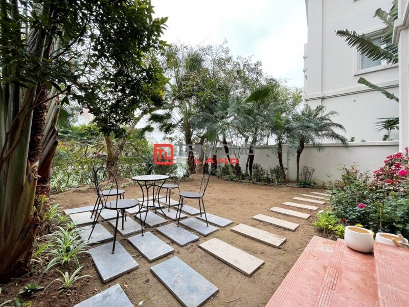 Вилла с 5 спальнями в Лонгбьен, Вьетнам № 524