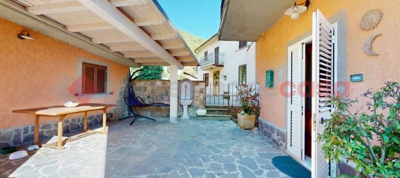 10-salle Maison à Vagli Sotto, Italy No. 237847 48