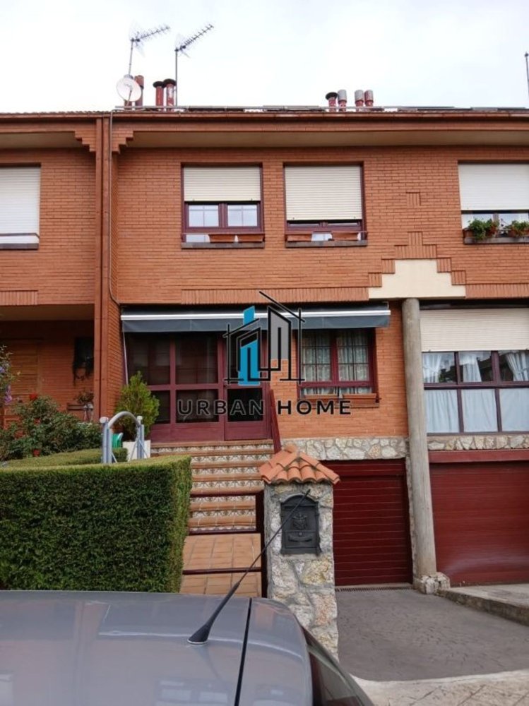 3 bedrooms Townhouse in San Andres del Rabanedo, Spain No. 256592