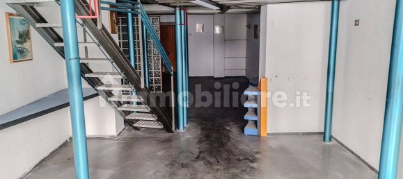 2غرفة عقار تجاري في Bari, Italy رقم 13603 2