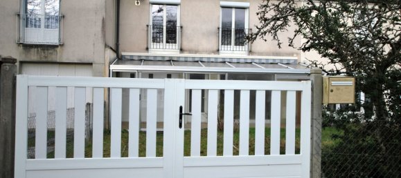 3 bedrooms Villa in La Bussiere, France No. 77081 2