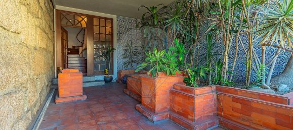 6 bedrooms House in Matosinhos, Portugal No. 188265 2