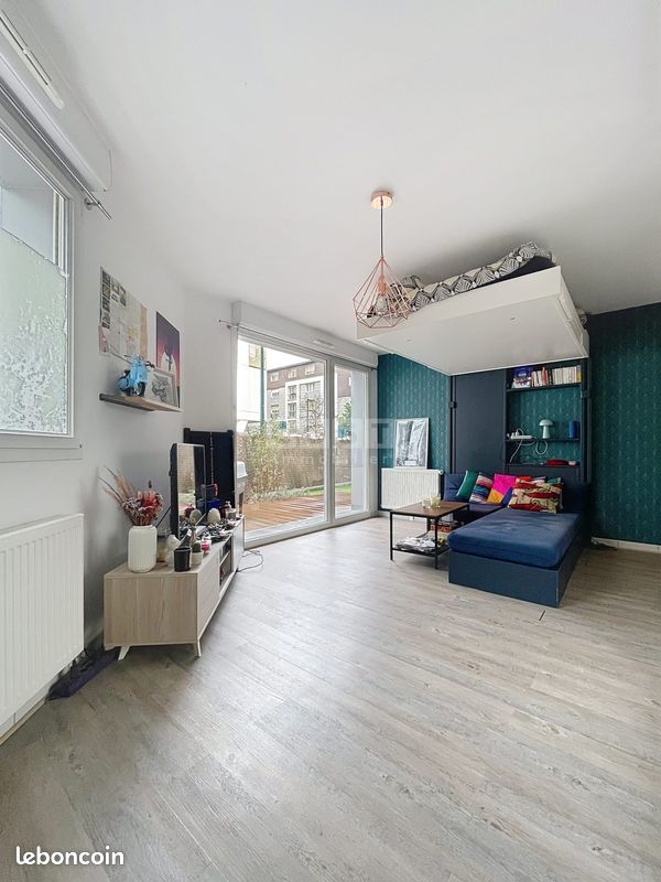 Studio in Asnieres-sur-Seine, France No. 131305