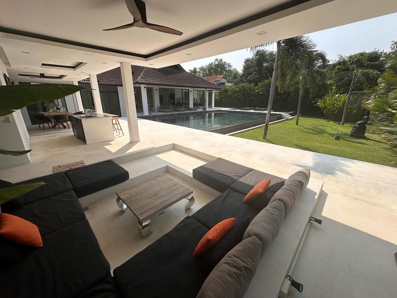 4 dormitorios villa en venta en Pattaya, Chonburi, Eastern Thailand, Thailand № 12720