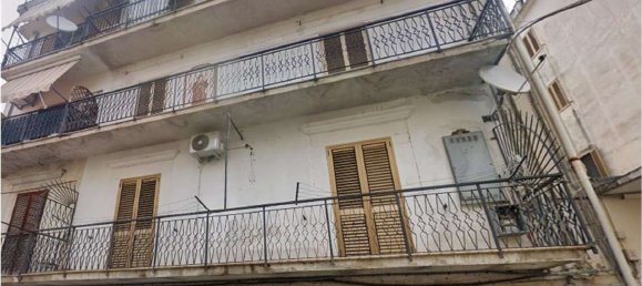 7 rooms Apartment in Paola, Italy No. 186443 12