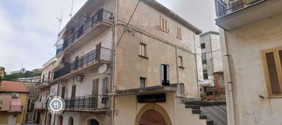 7 rooms Apartment in Paola, Italy No. 186443 6