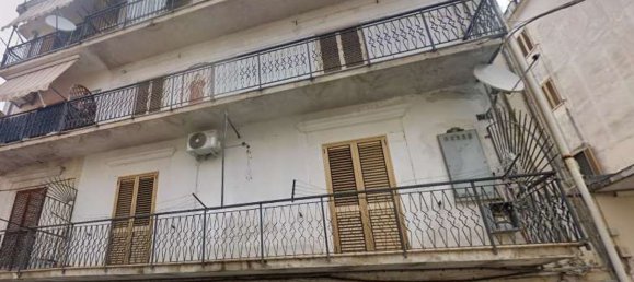 7 rooms Apartment in Paola, Italy No. 186443 2