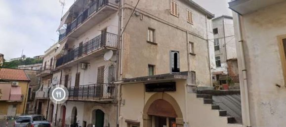 7 rooms Apartment in Paola, Italy No. 186443 7