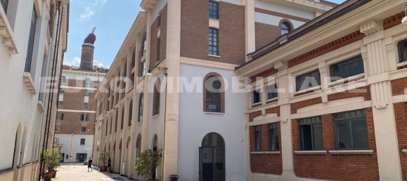 Oficina de 5 habitaciónes en Brescia, Italy No. 87446 12