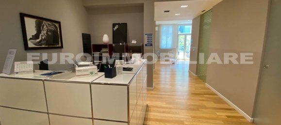 Oficina de 5 habitaciónes en Brescia, Italy No. 87446 13