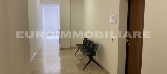 Oficina de 5 habitaciónes en Brescia, Italy No. 87446 8