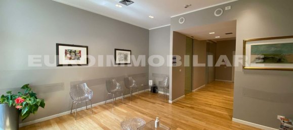 Oficina de 5 habitaciónes en Brescia, Italy No. 87446 16