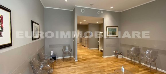 Oficina de 5 habitaciónes en Brescia, Italy No. 87446 2