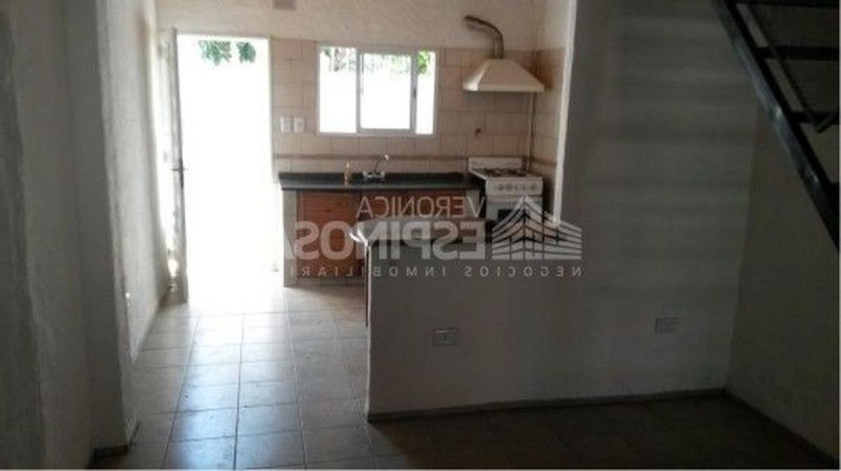 2 bedrooms House in Moron, Argentina No. 75639